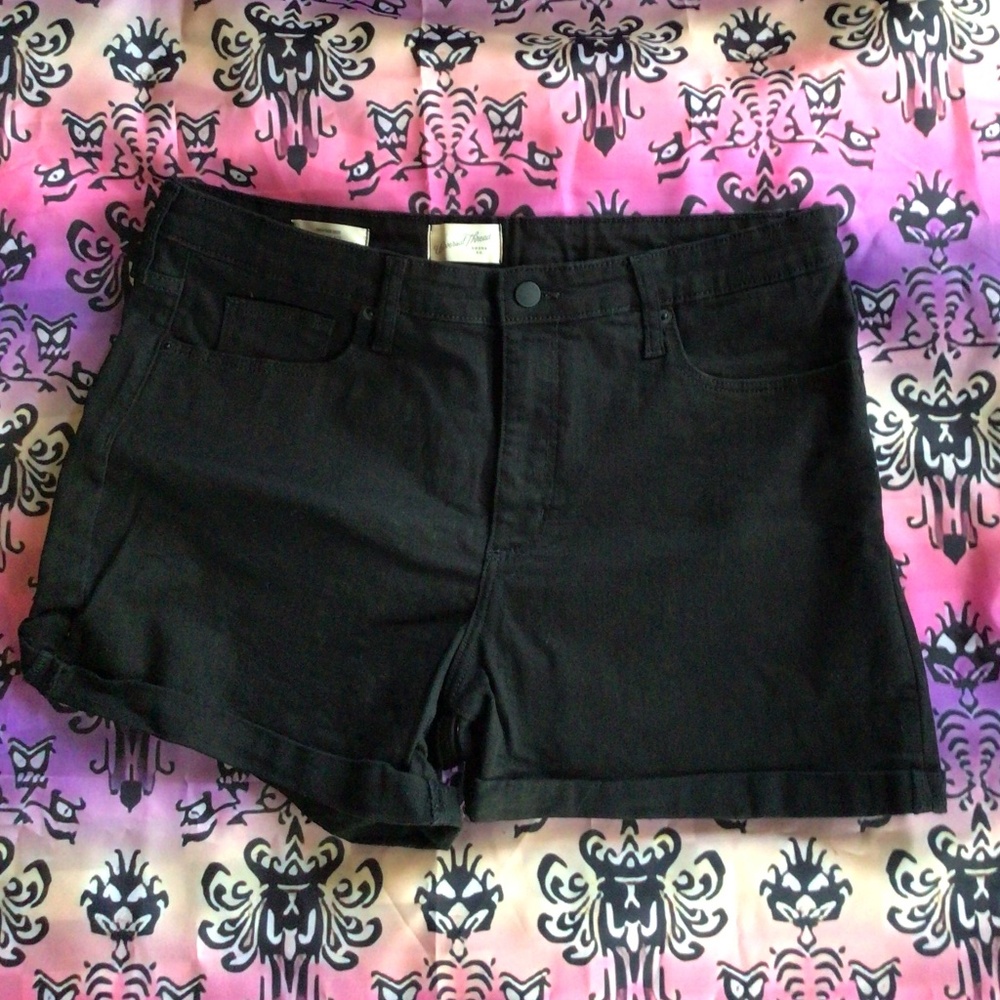 Universal Thread Black High Rise Mom Shorts